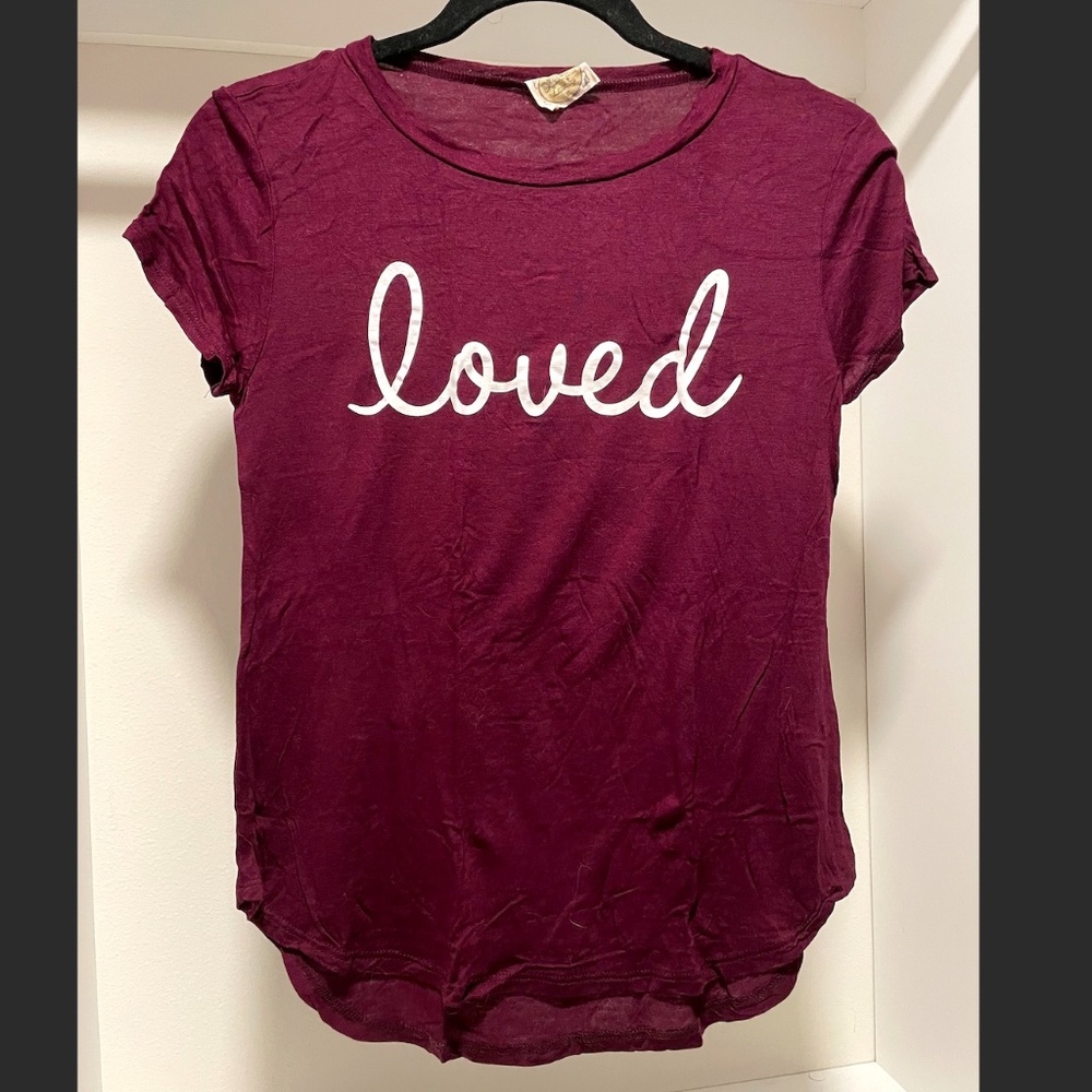 NWOT - New maroon top graphic t size XS